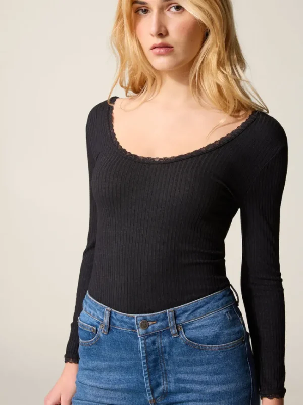 Clearance Top GIO Tops